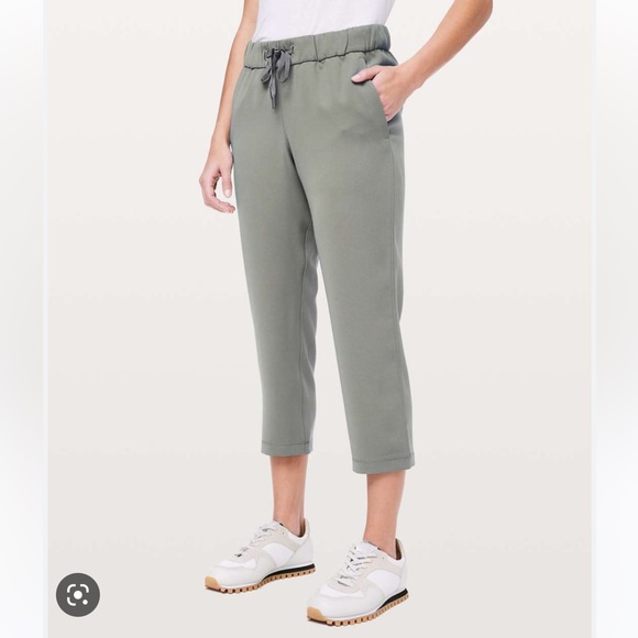 lululemon athletica Pants - Lululemon On The Fly cropped pants